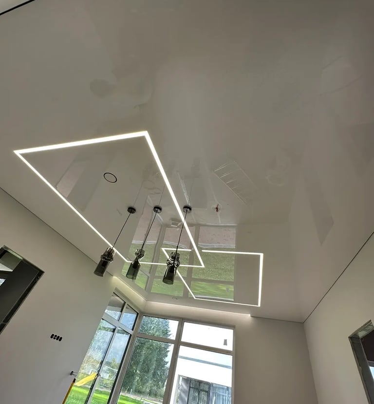 šviečiančios led lubos
