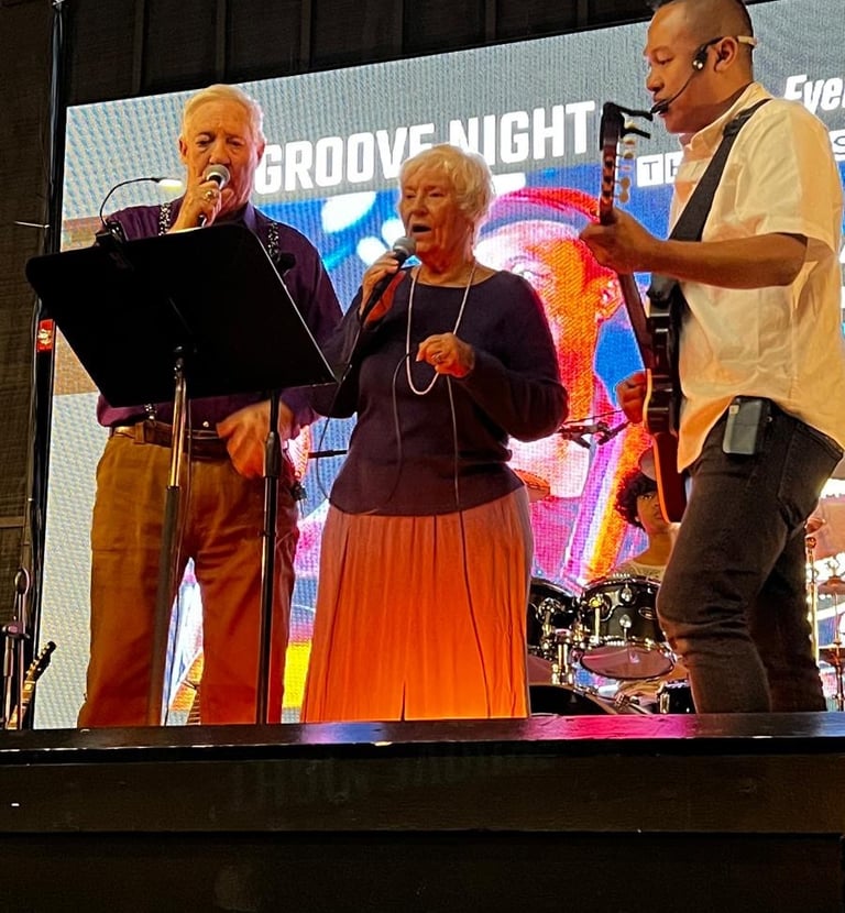 Eyen Georgia on stage singing with friends