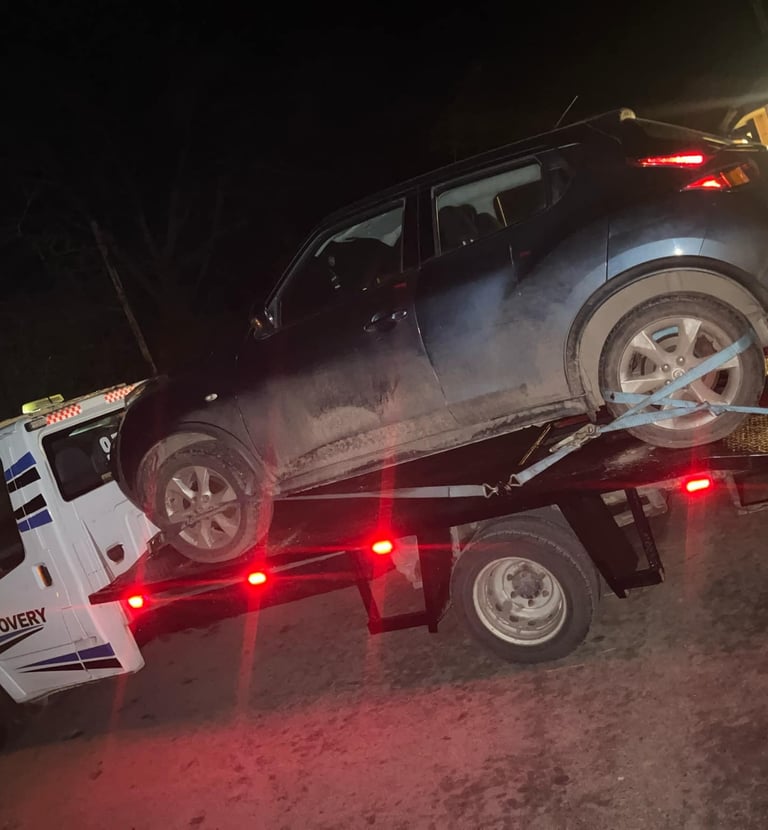 alt="Recovery truck loading vehicle in Droitwich – gallery image"