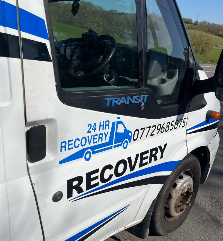 alt="Night-time breakdown recovery job shown in gallery"