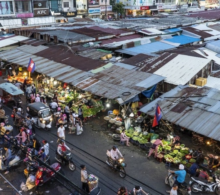 Toul Tompong Market (Russian Market)