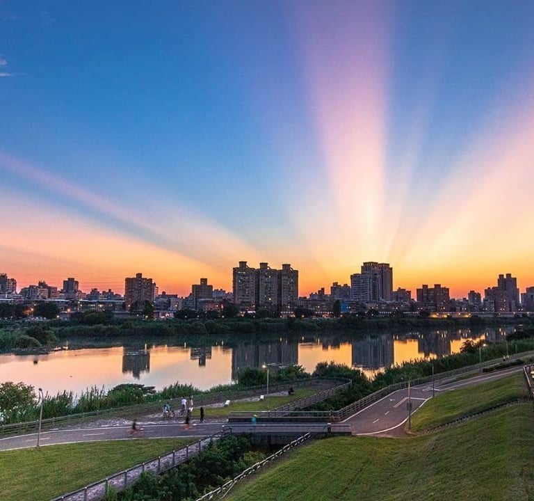  Gongguan Waterfront Plaza