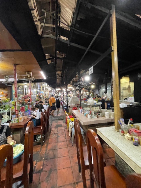 Toul Tompong Market (Russian Market)