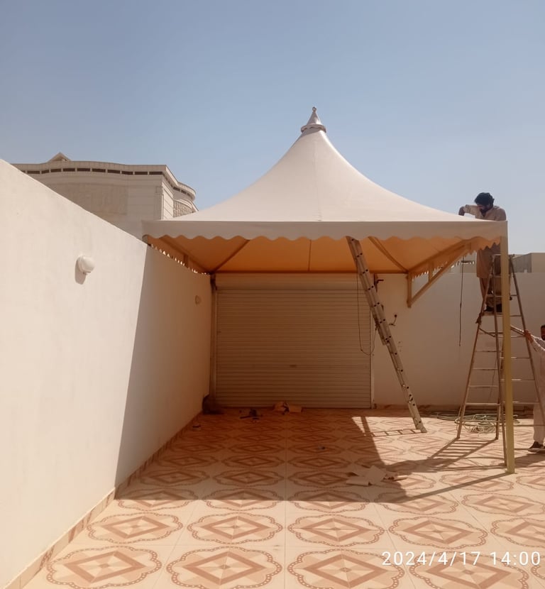 مظلة منزلية قماش PVC في الرياض، تركيب مظلات للمنازل تحمي الفناء وتضيف ظلًا وشكلًا جماليًا.