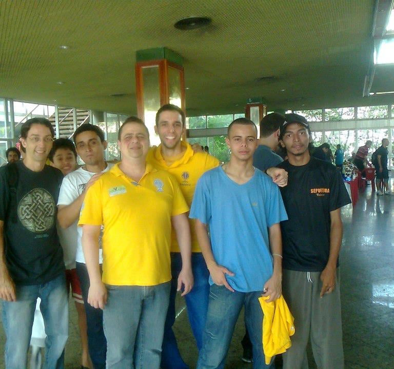 grupo de jogadores de xadrez durante o campeonato interclubes