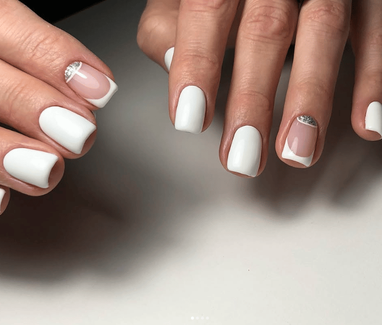 Atlikome kombinuotą prancūzišką manikiūrą su dekoru