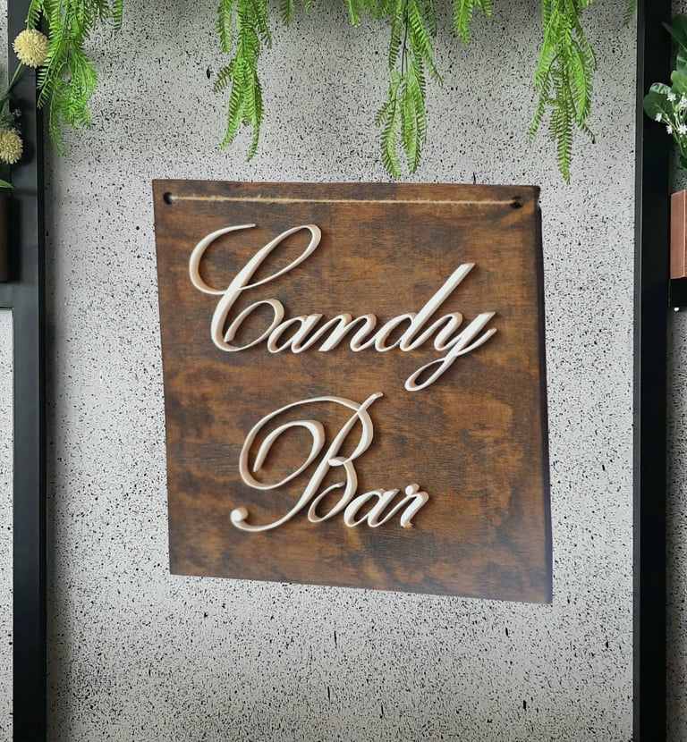Cartel de madera con letras Candy Bar en relieve