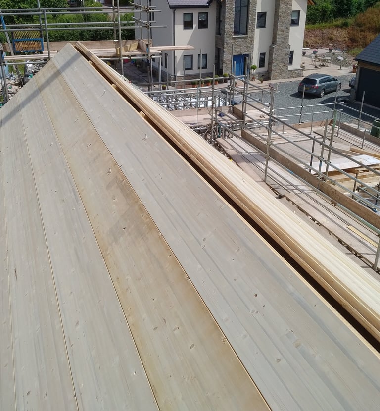 Solid timber roof in HBE
