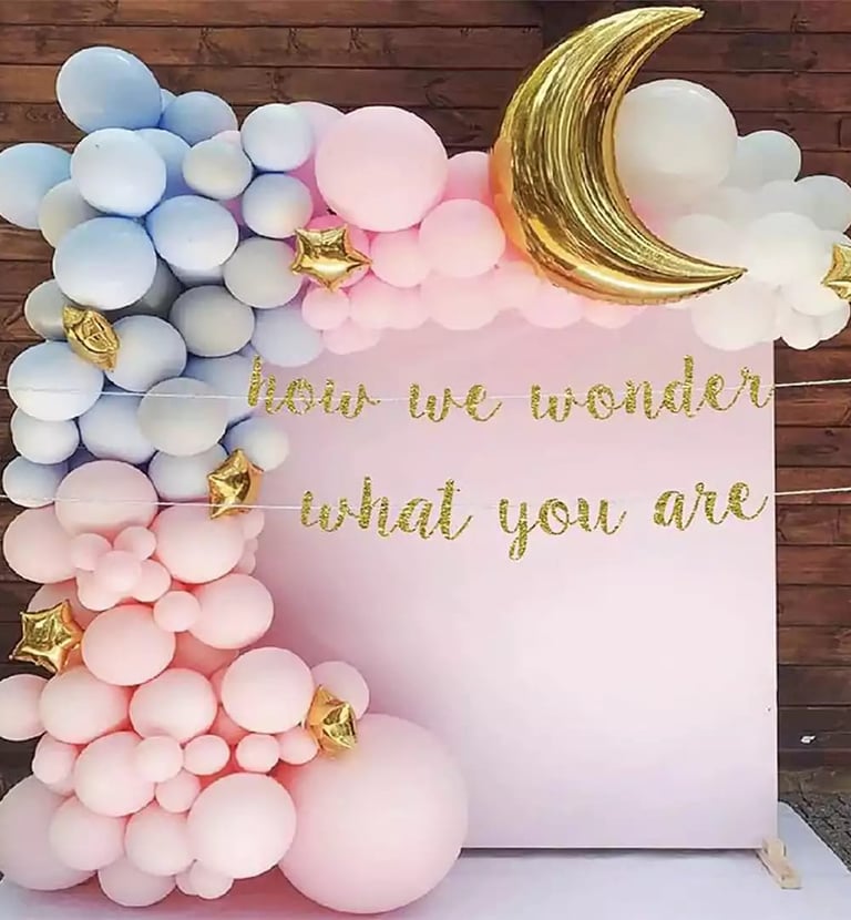 a balloon - shaped balloon with a moon on it