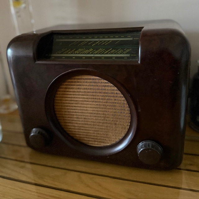 Bush Bakelite DAC 90 Radio