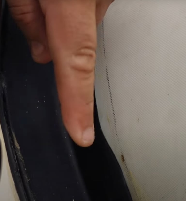 Avería de espejo de una neumática por tenerla sobre remolque