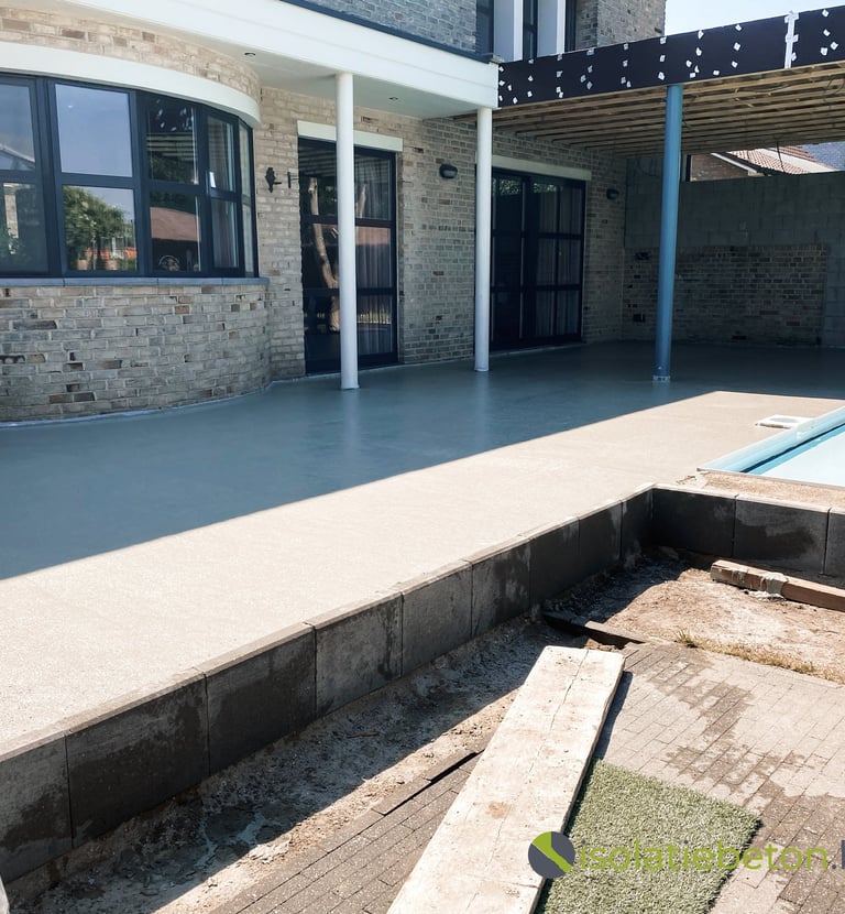 waterdoorlatende schuimbeton terras