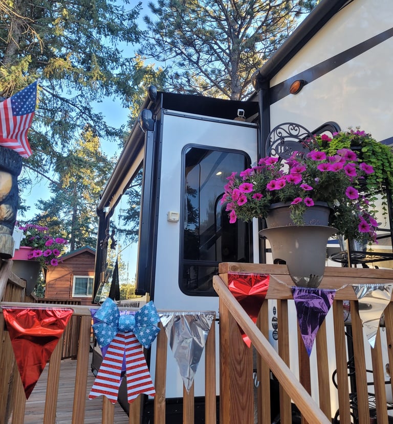 rv decorated for 4th of July