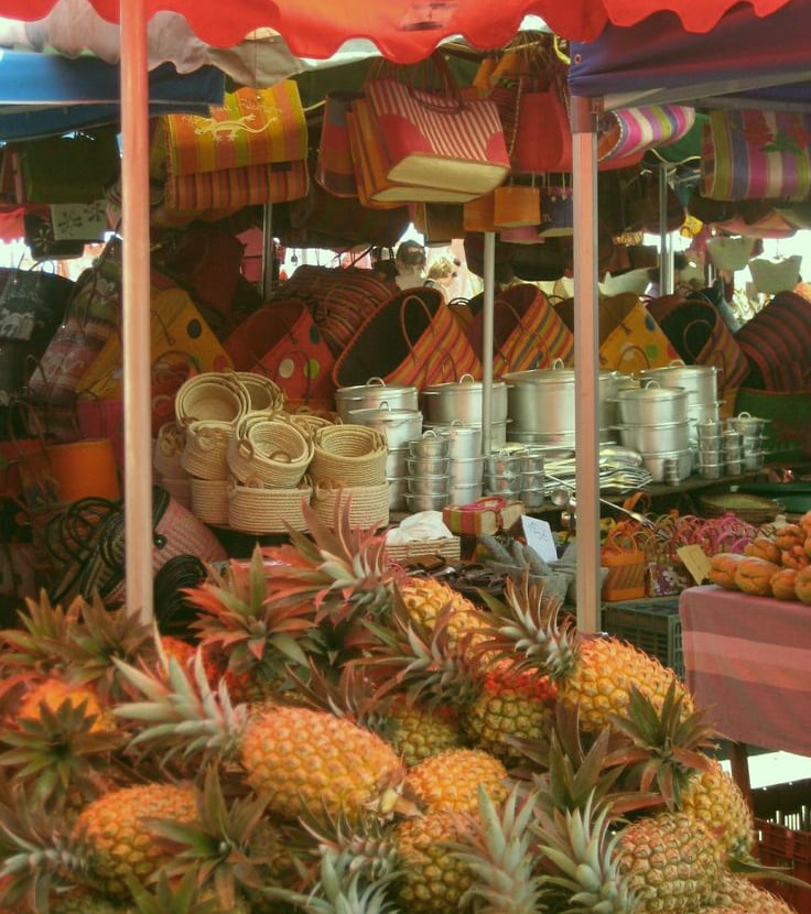 ananas victoria au marché