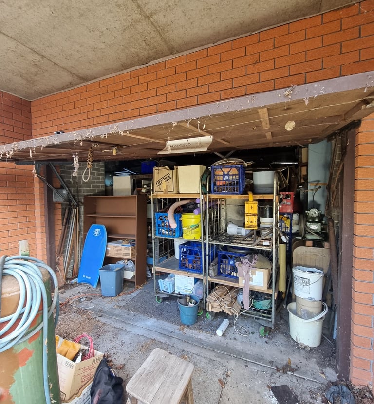 Turrumurra house rubbish clearing