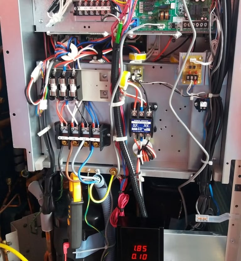 Mantenimiento de placa electrónca en equipo inverter.