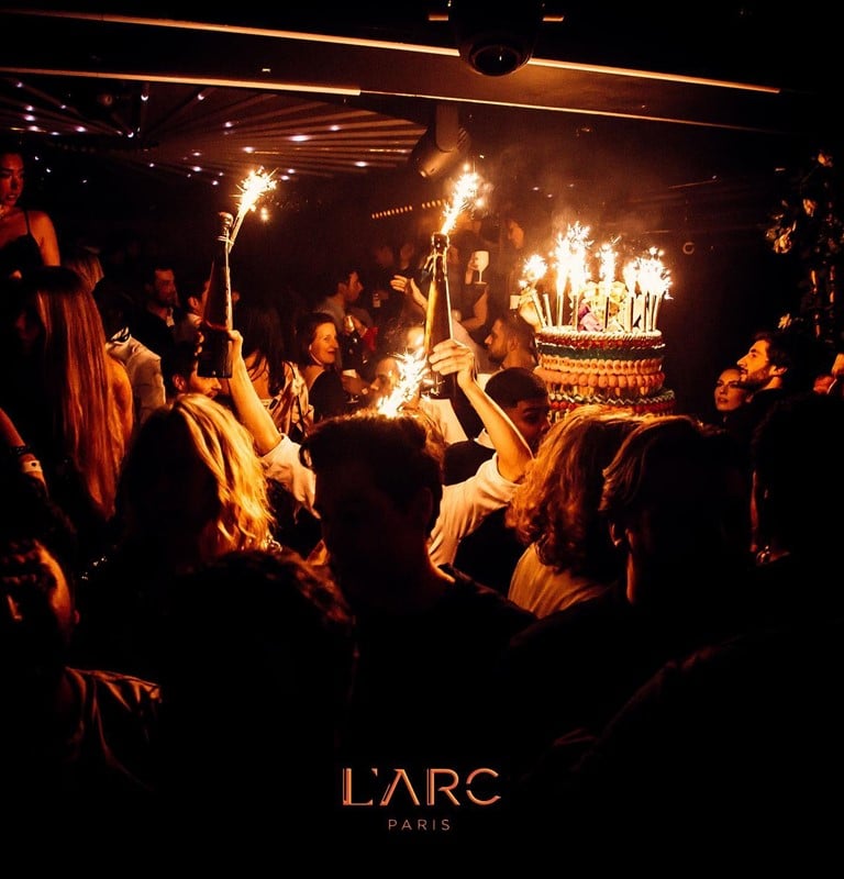 table booking club l'arc paris birthday