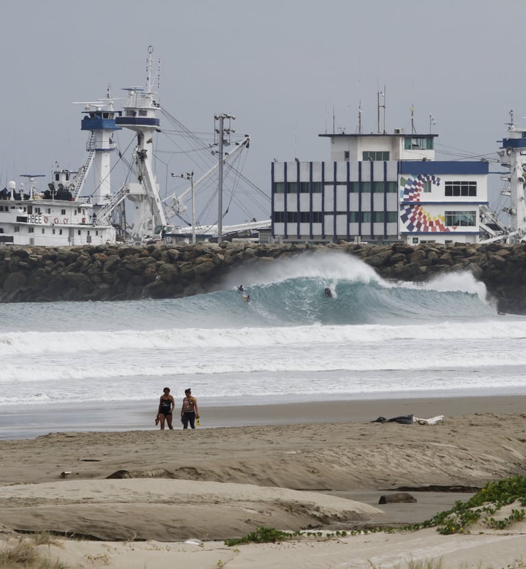 A pick wave breaking at the jetty at Murcielago Beach in Manta