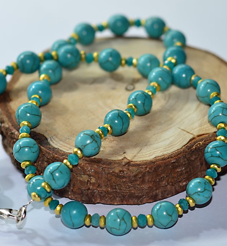 necklaces made from natural stones using handicraft methods