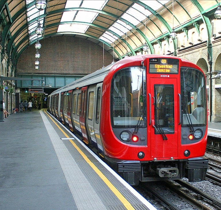 LUL TFL 4 rail traction power system