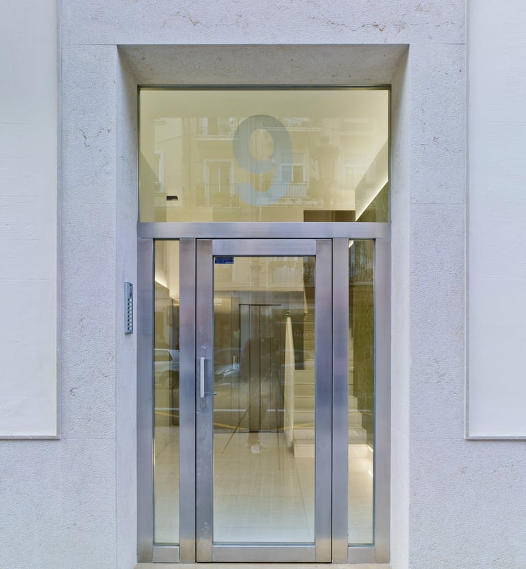 puerta vidrio mármol verde y blanco rehabilitación