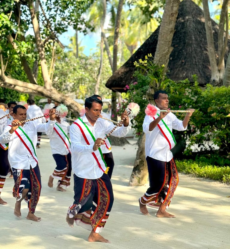 four-seaons-kuda-huraa-traditional-dance