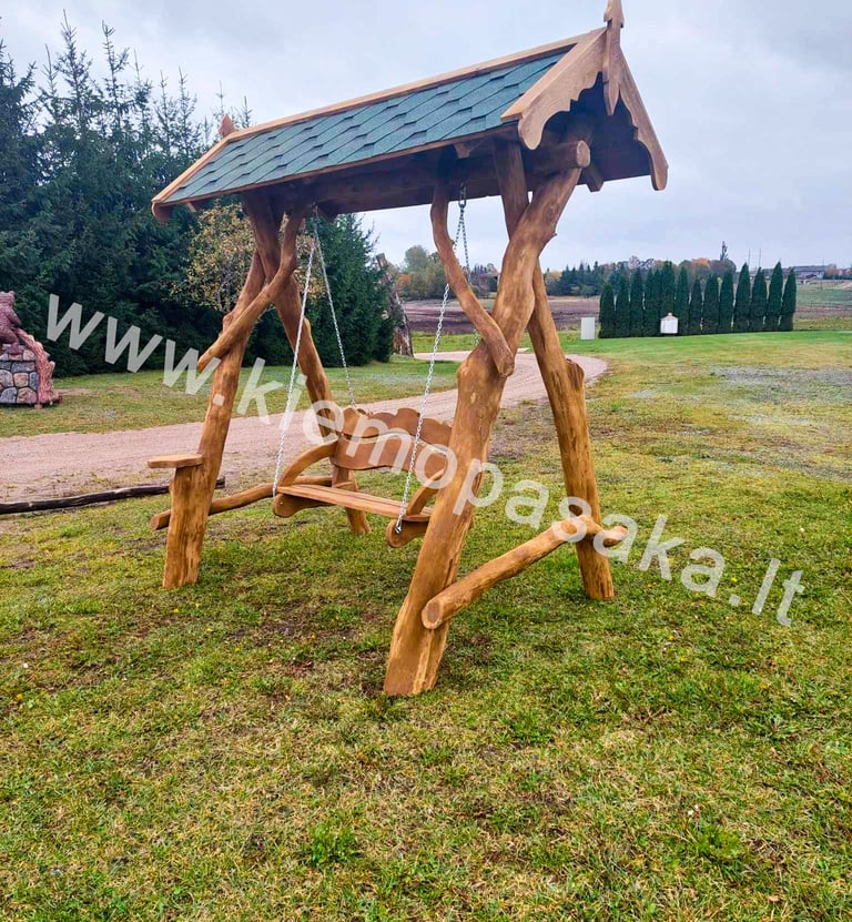 medinė supynė su stogeliu