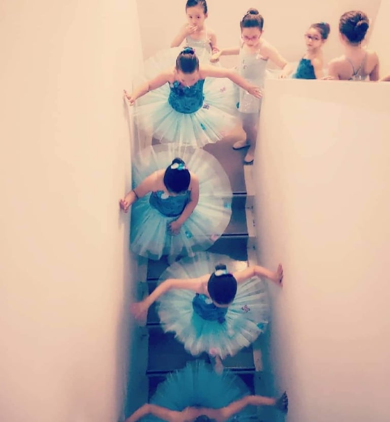 entre bambalinas pequeñas bailarinas