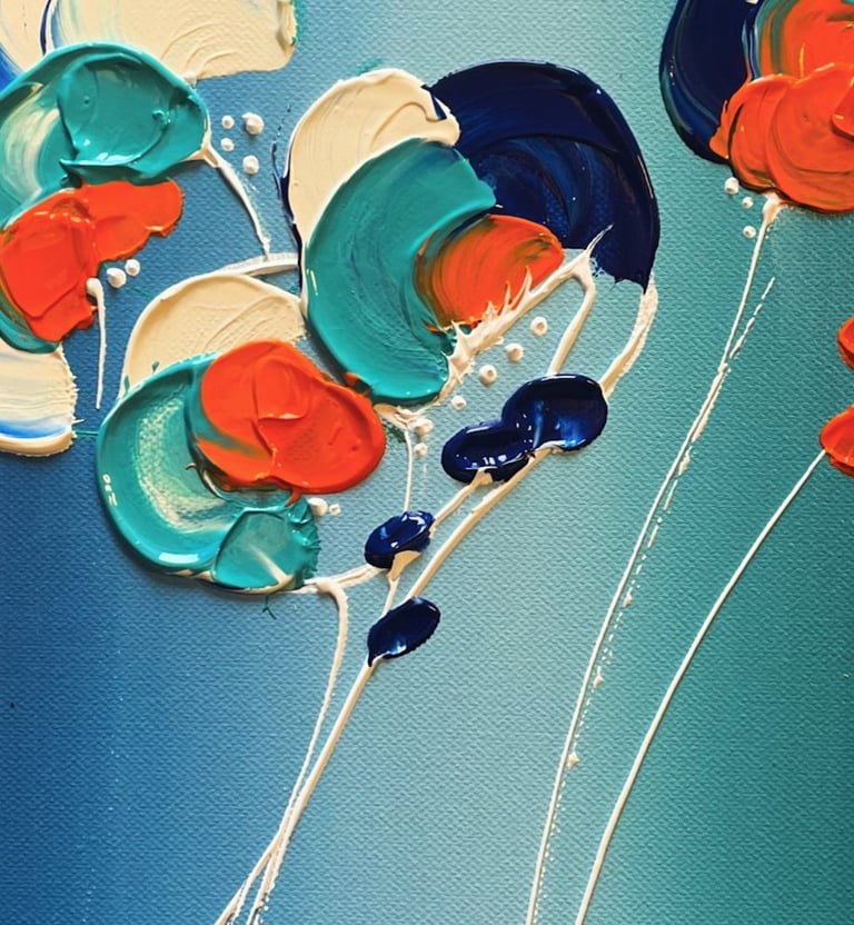 un tableau avec un fond dégradé bleu et des fleurs abstraites 