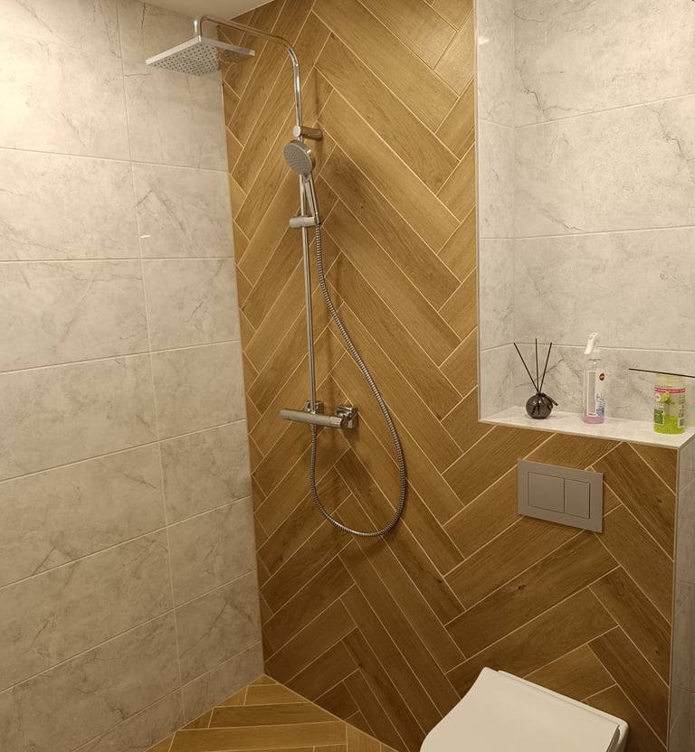 Įrengtas vonios kambarys dušas wc