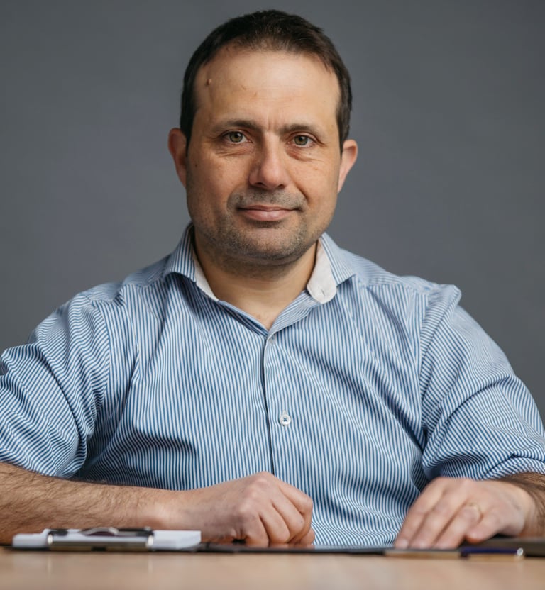 Luciano Dalio, coach de reinvención profesional y coaching ejecutivo para ejecutivos despedidos.