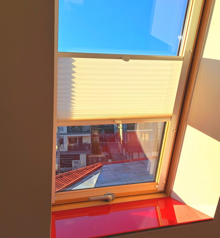 JALUZELE PLISATE MONTATE PE FERESTRE TIP VELUX, ASIROLL - AUTOROM SERVICE INTERNATIONAL PRODUCATOR