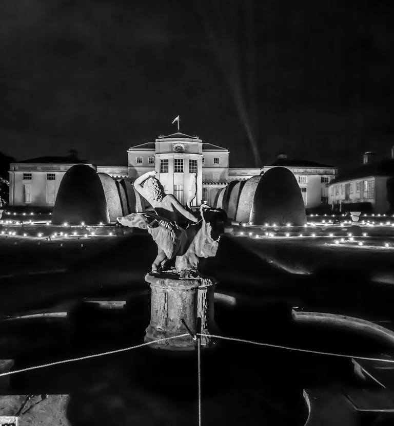 Lumninate Shrugbourough Hall black and white