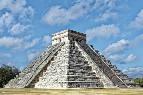 Pirámide de Chichen Itza. México