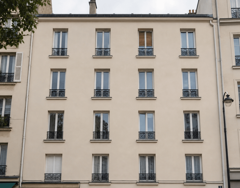 Façade en enduit lisse – rénovation moderne