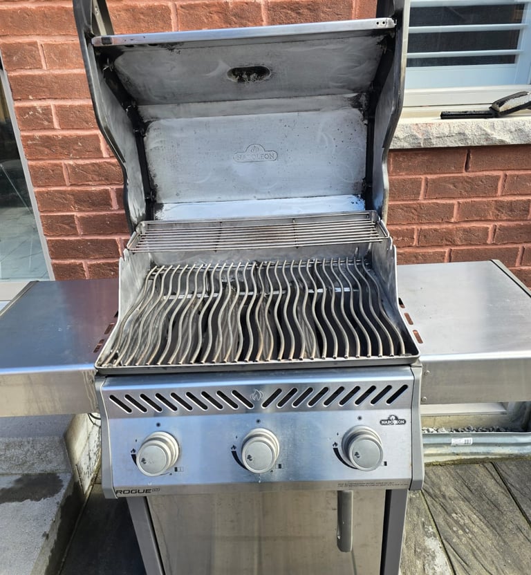 Grill lid and burner area restored to like-new condition after cleaning