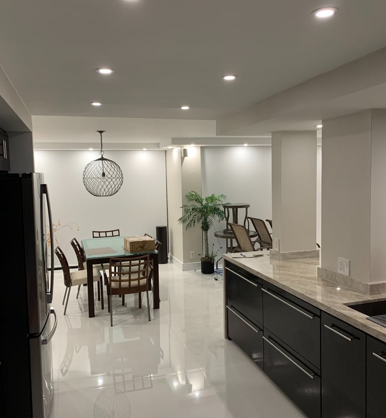 a kitchen with a large kitchen and dining room
