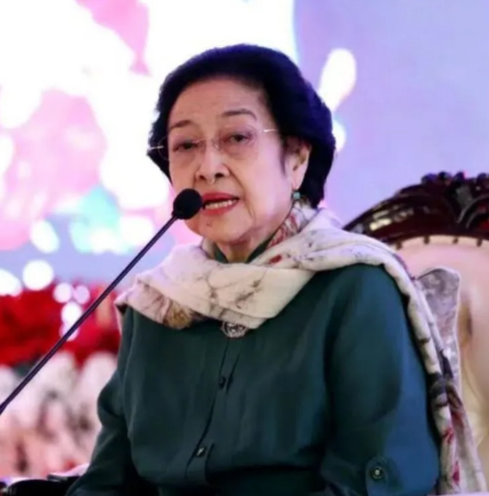 a woman in a green dress and a microphone, Megawati Soekarnoputri
