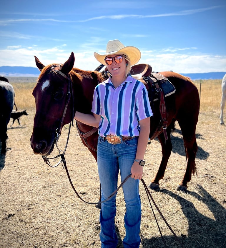 Kyelynn Coombe with her horse and handmade horse halter