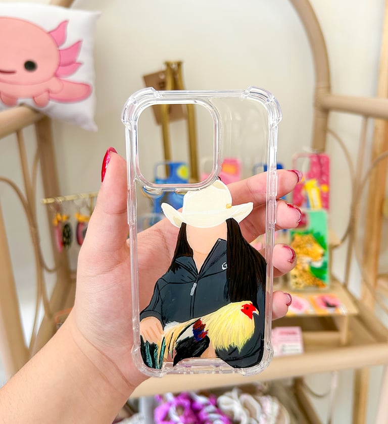 funda pintada a mano de retrato de una chica con un gallo