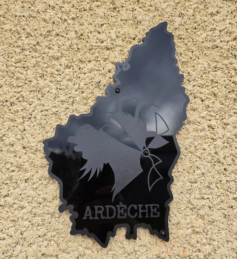plaque noir en forme du département de l'Ardèche