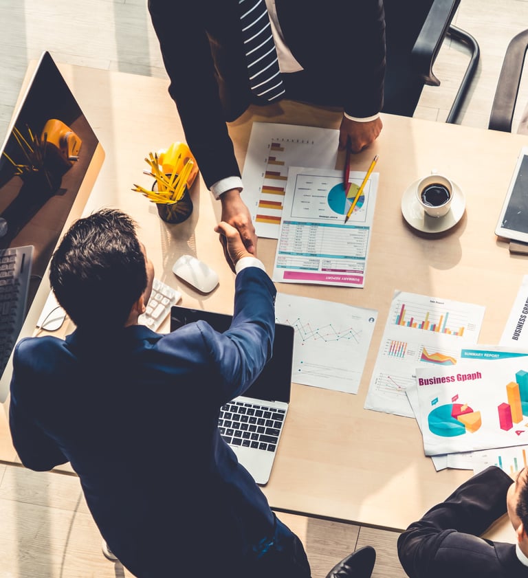 تقديم خدمات الاستشارات الاستثمارية وتحليل الفرص المالية لمساعدة الشركات على اتخاذ قرارات استثمارية 