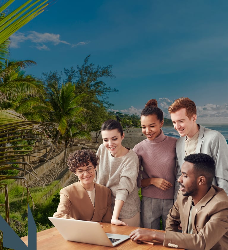 groupe de personne  avec en arrière plan la plage 