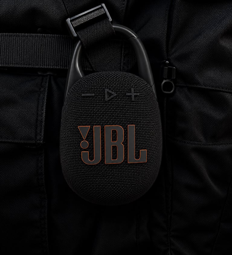 JBL CLIP 5 sur une sangle de sac à dos