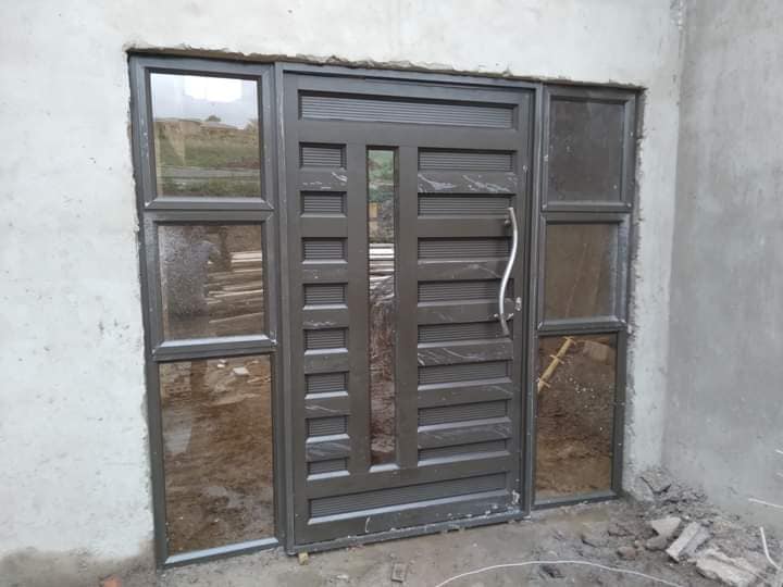 Bronze Pivot Door With Sidelights
