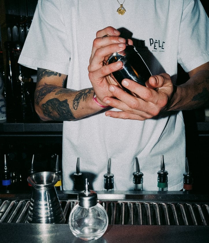 barman shaker le pèle
