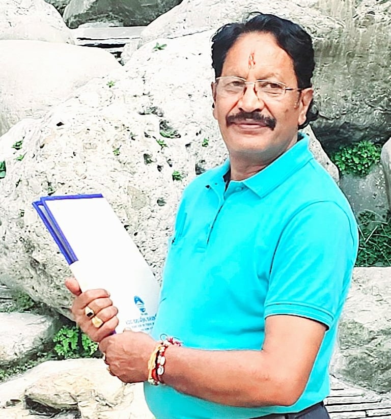 Hindi writer - Dr. Bechain Kandiyal