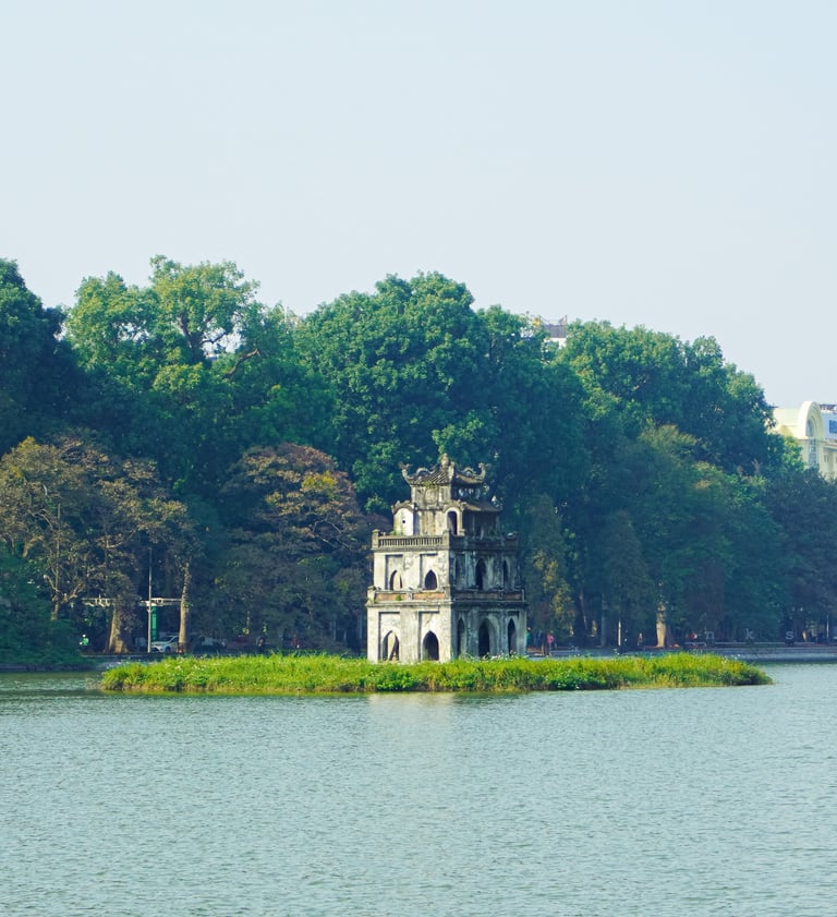 Travel guide: Ho Chi Minh mausoleum – Temple ofl literature – Hoan Kiem lake in one day