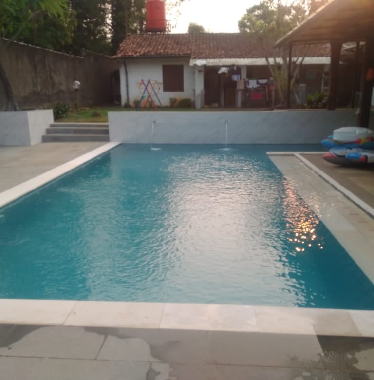 kolam renang minimalis