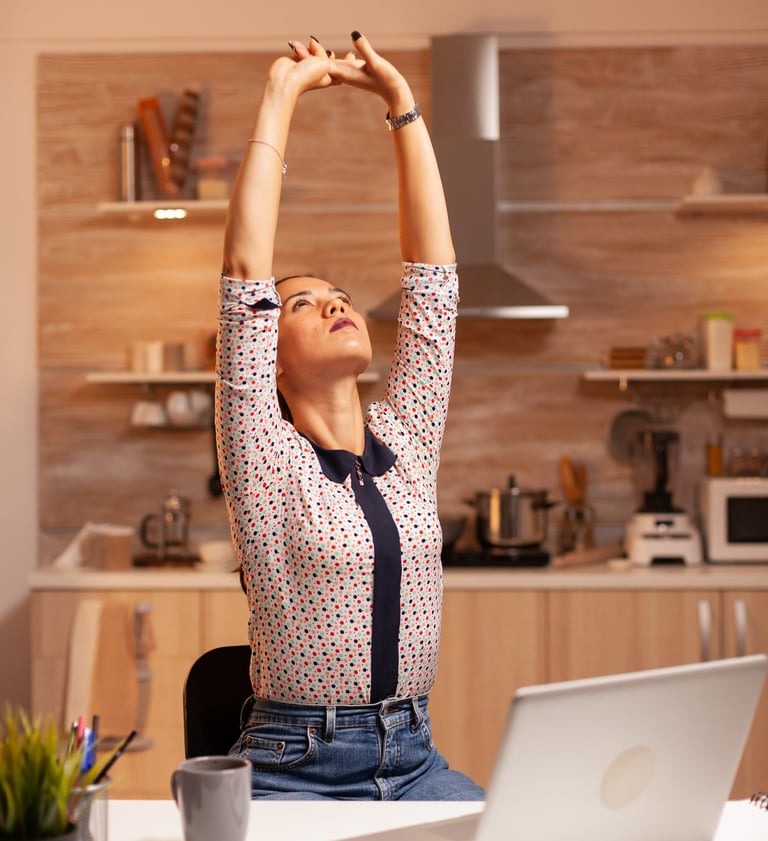 Pausa activa en home office para bienestar laboral y autocuidado